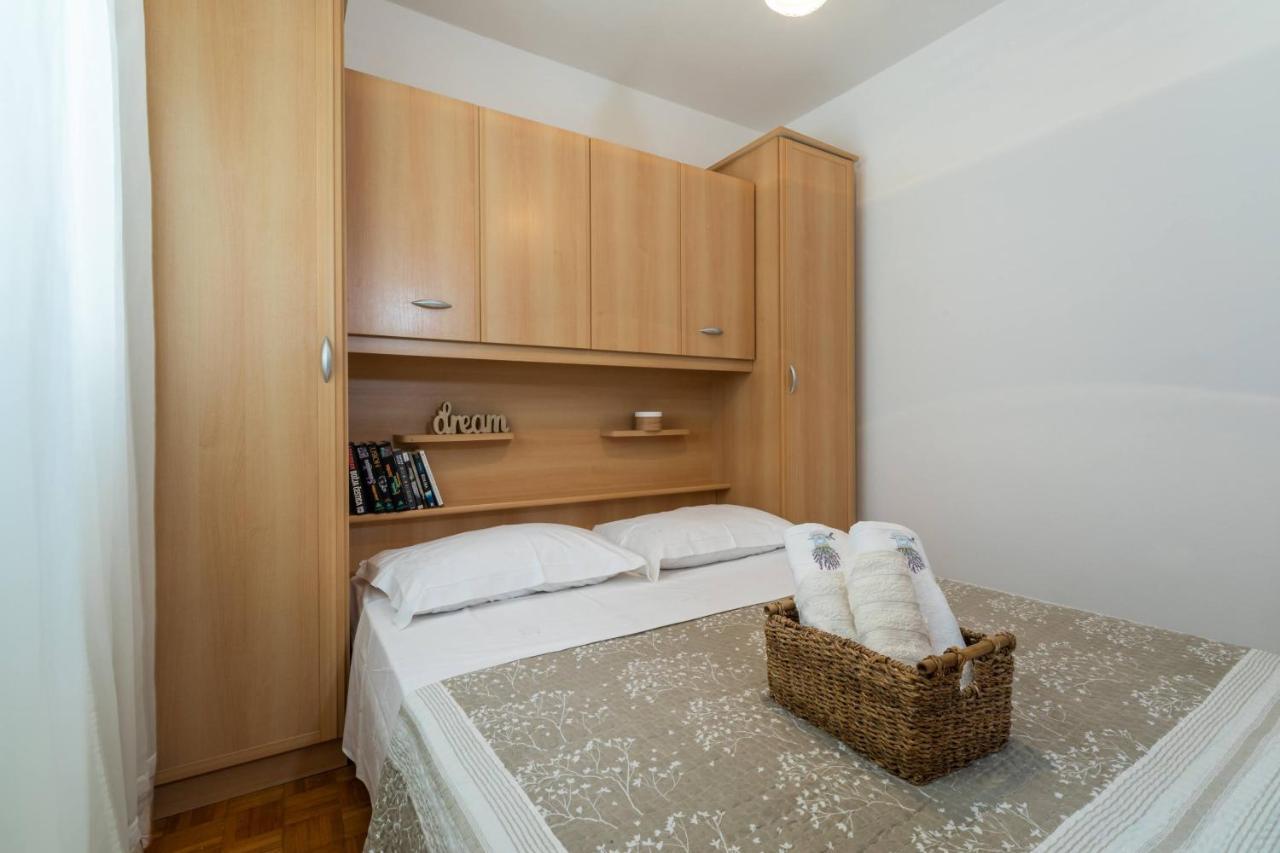 Apartma Sunny House *
